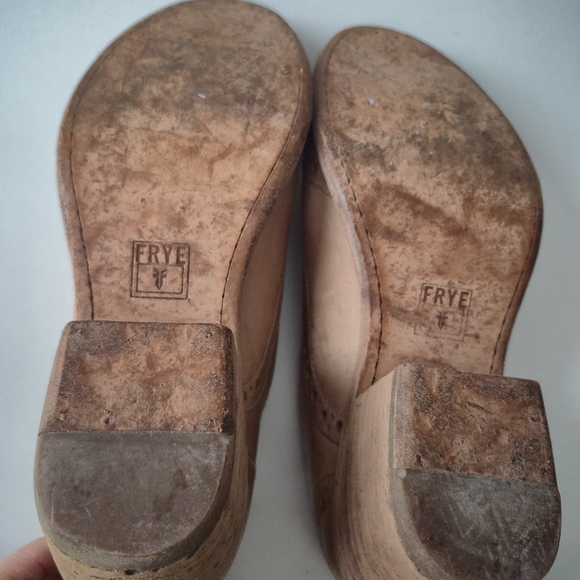 Frye Shoes, Vintage Tan Leather Wingtip Oxford Block Heels, Dark Academia, Sz 10 - Picture 7 of 11